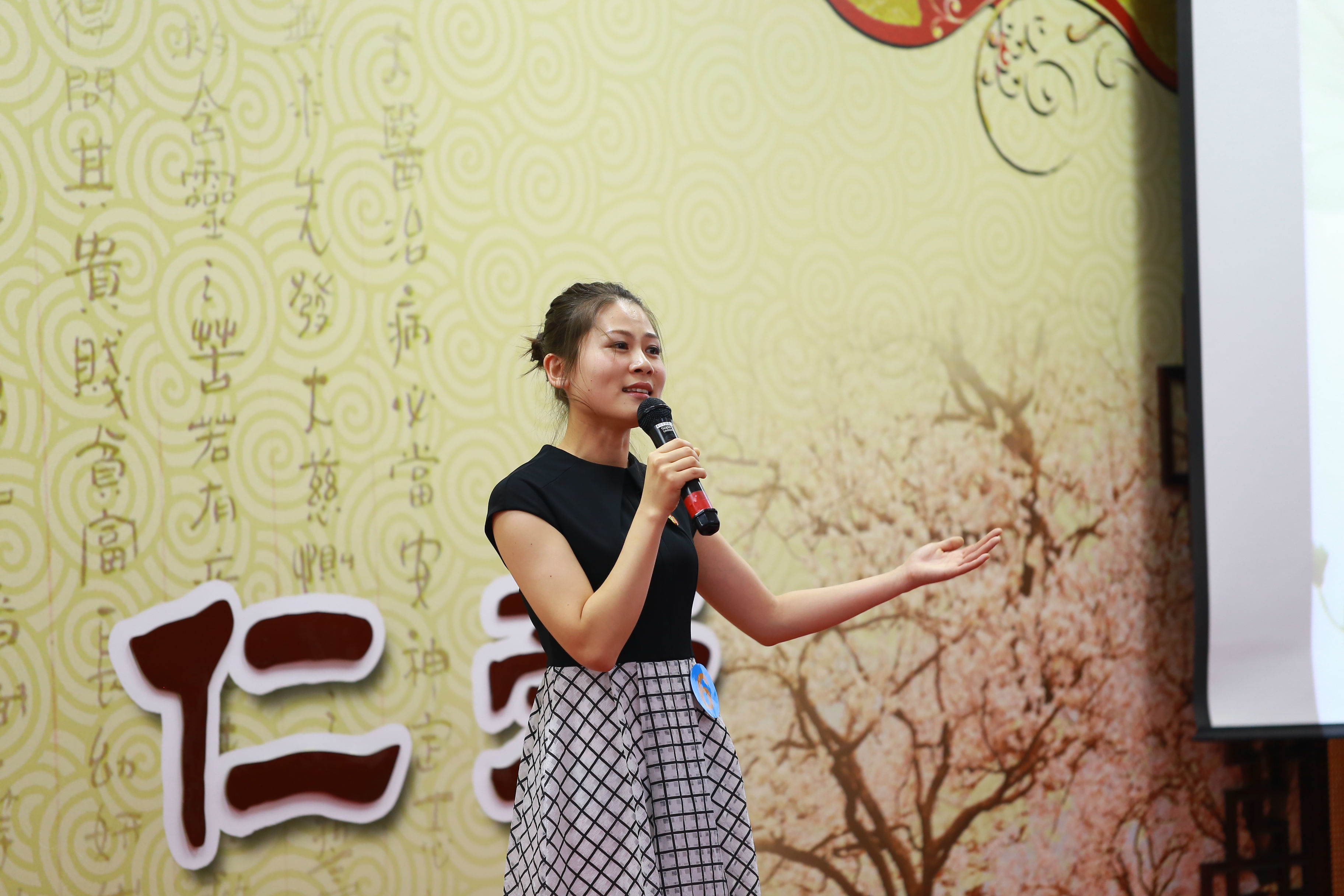 内一支部李宁.JPG