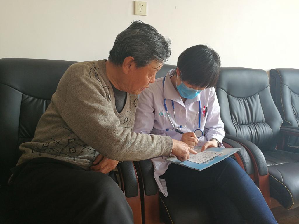 伊桐凝.jpg